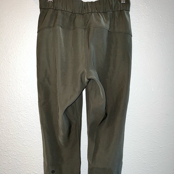 Lululemon On The Fly Pant 7/8 size 4 Dark Olive - Picture 5 of 5